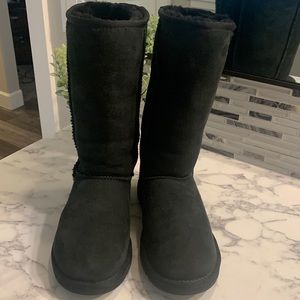 Tall black Ugg boots